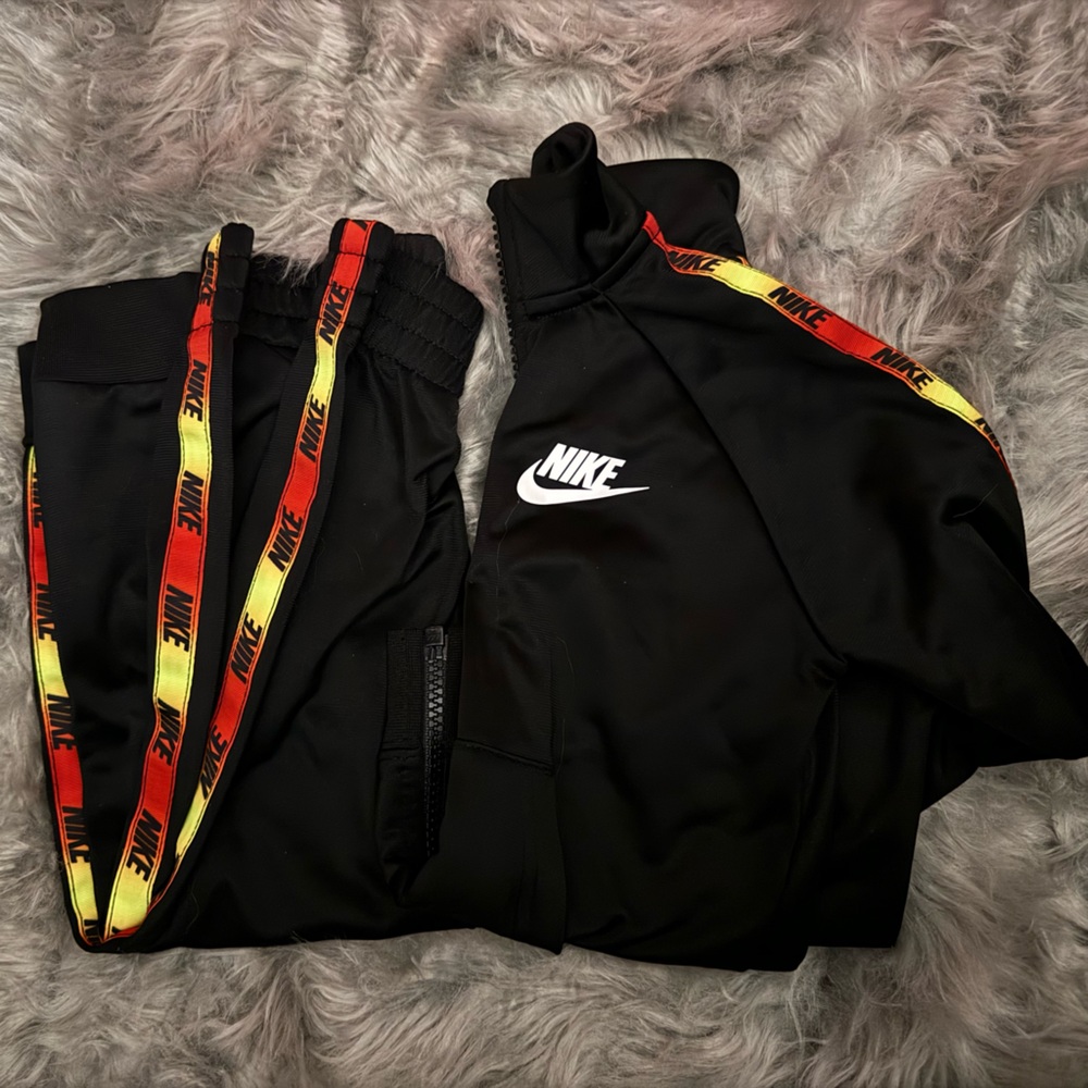 Toddler Nike Sweatsuit.